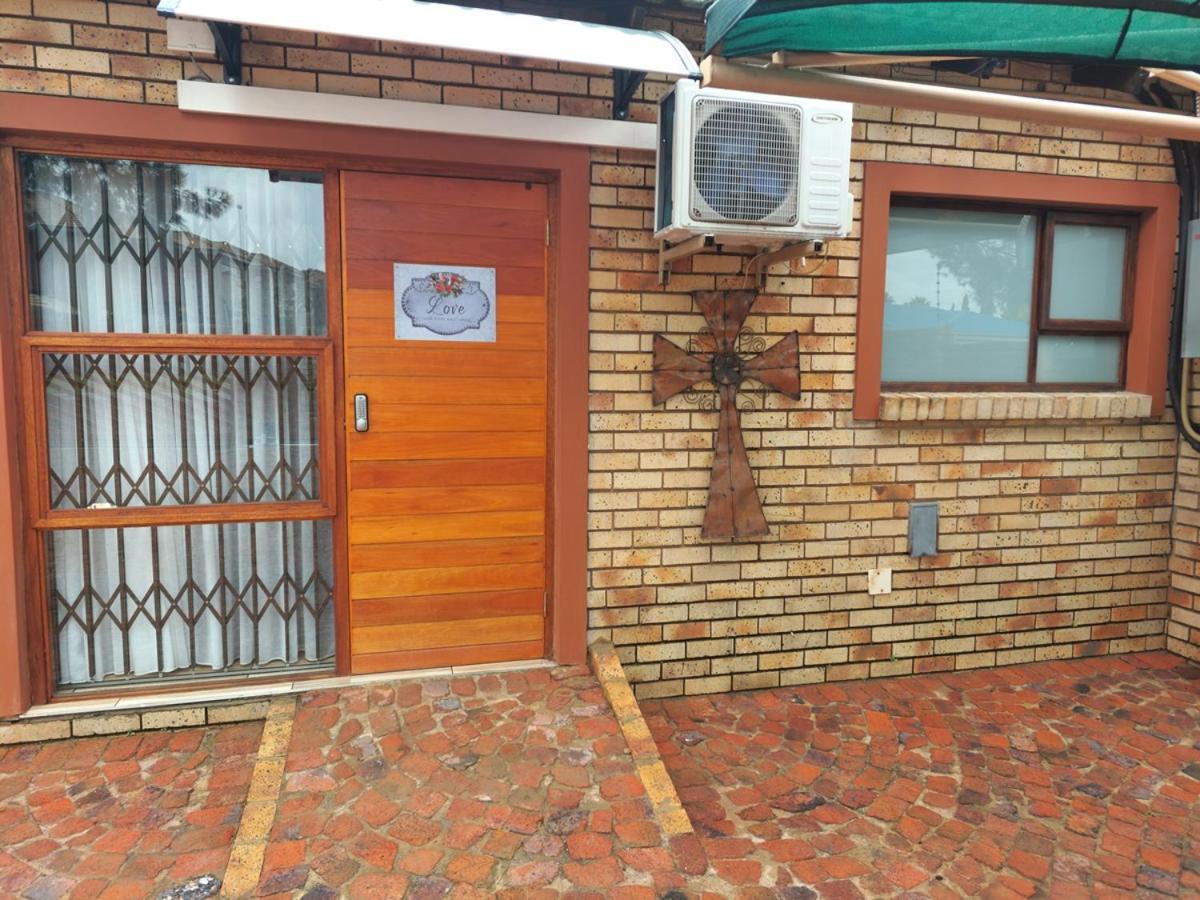 Twins Guest House Astoni Vanderbijlpark Exterior photo