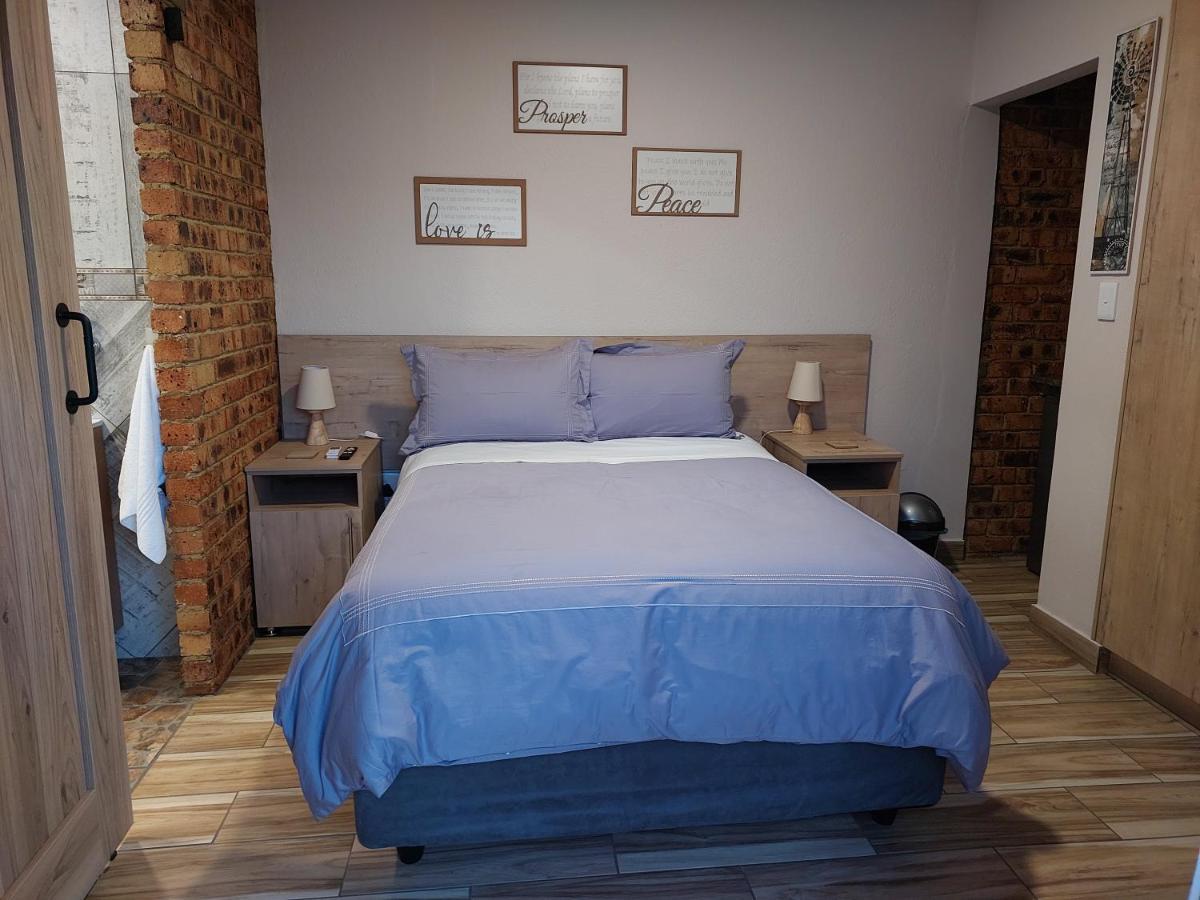 Twins Guest House Astoni Vanderbijlpark Room photo