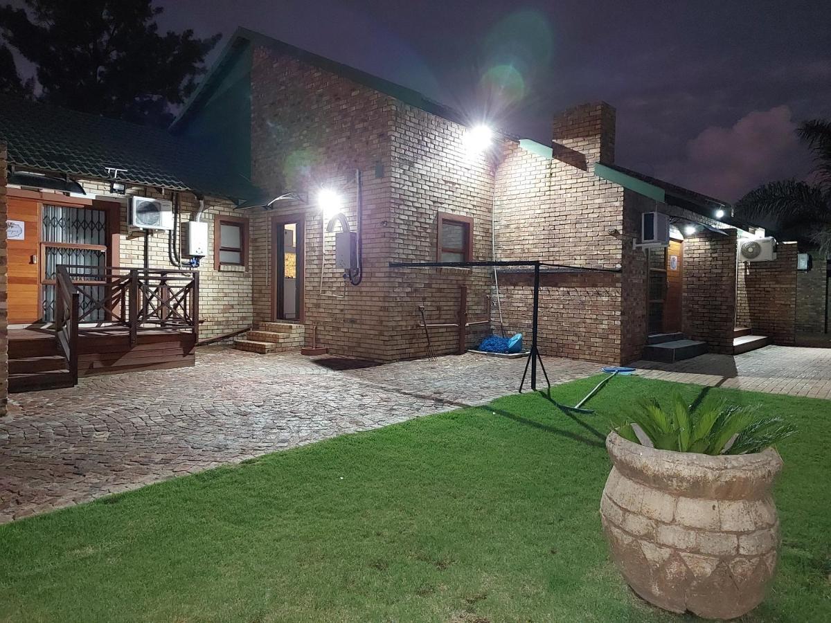 Twins Guest House Astoni Vanderbijlpark Exterior photo