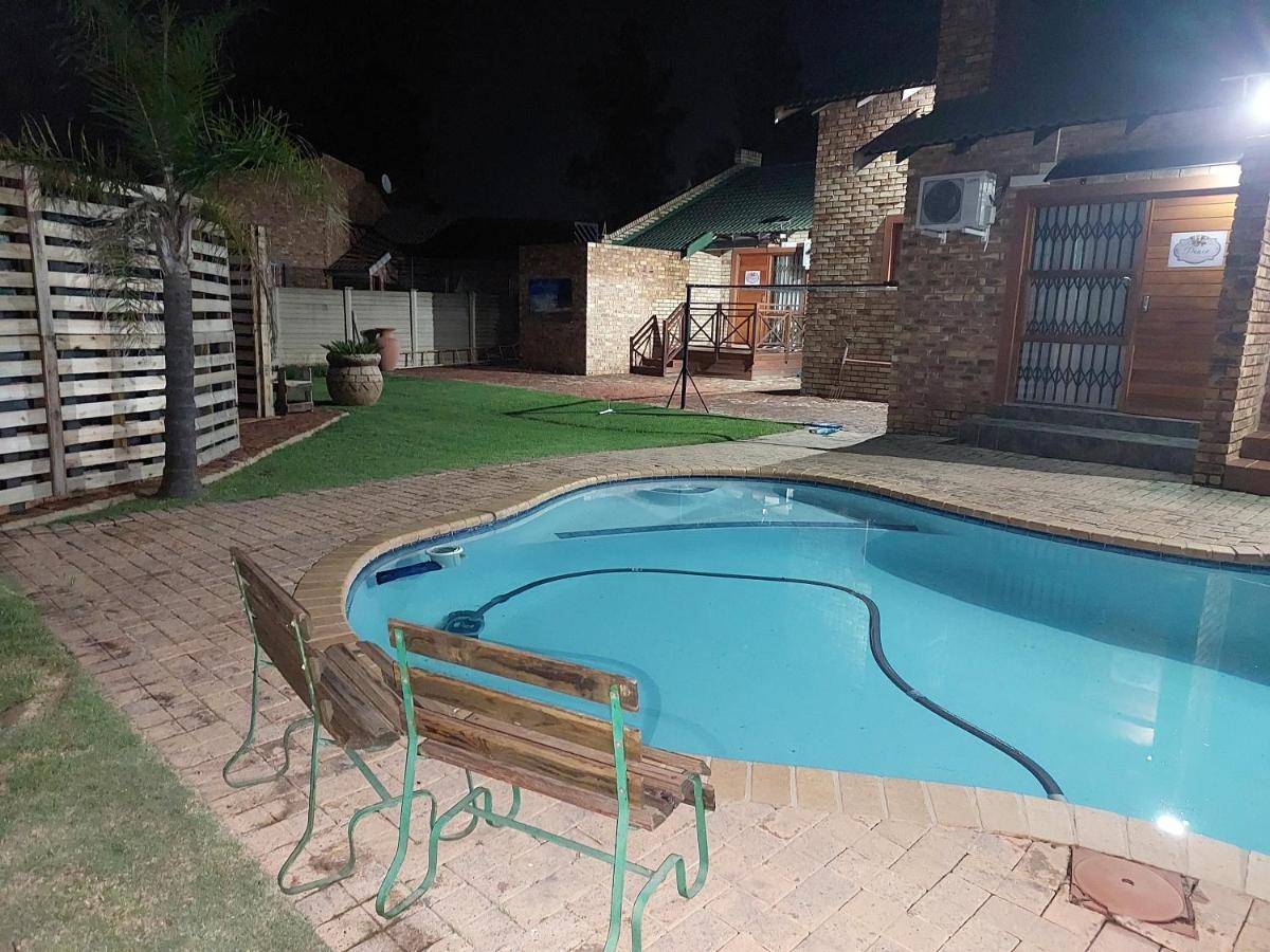 Twins Guest House Astoni Vanderbijlpark Exterior photo