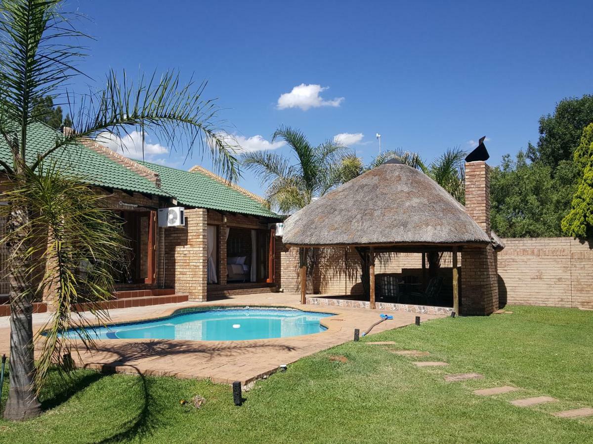 Twins Guest House Astoni Vanderbijlpark Exterior photo